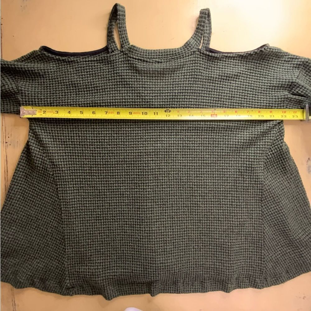 Vintage Havana Cold Shoulder Sweater - Picture 4 of 6